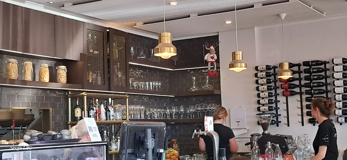 Vibe, Volpino Pizzeria and Wine Bar