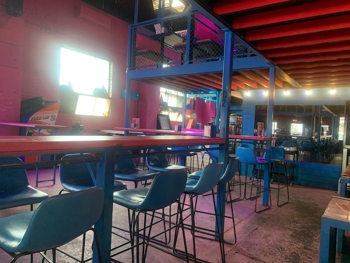 Vibe, Evies Disco Diner