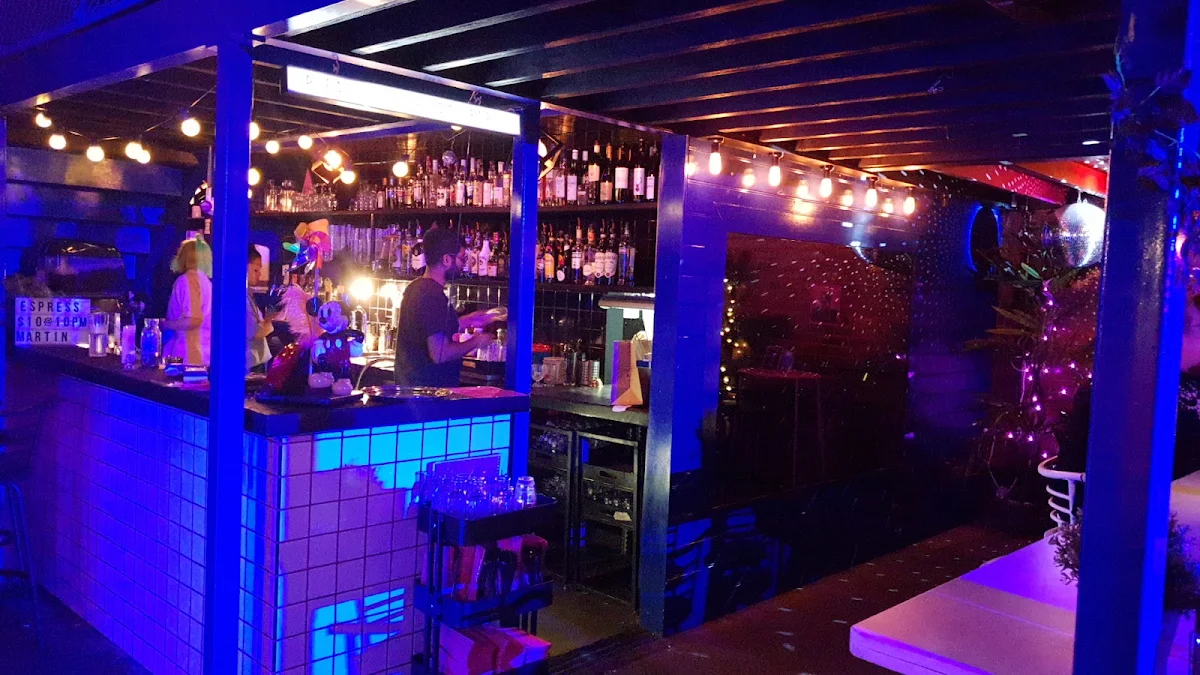 Vibe, Evies Disco Diner