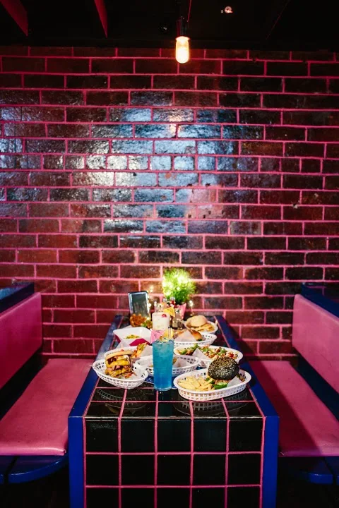 Vibe, Evies Disco Diner
