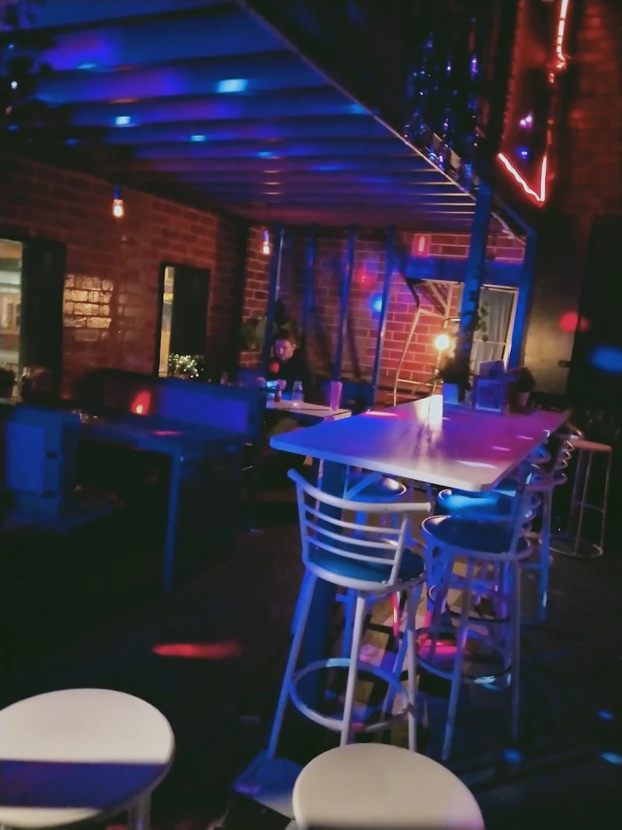 Vibe, Evies Disco Diner