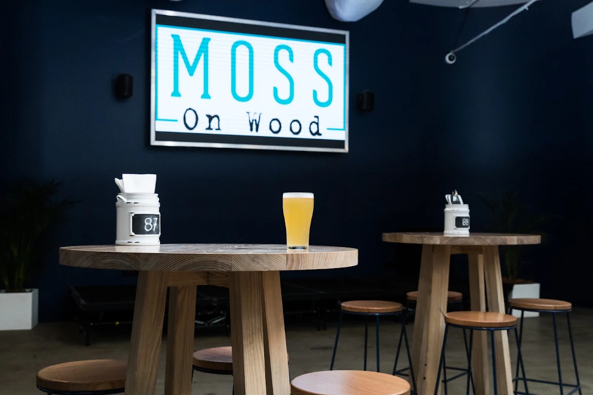 Vibe, Moss on Wood
