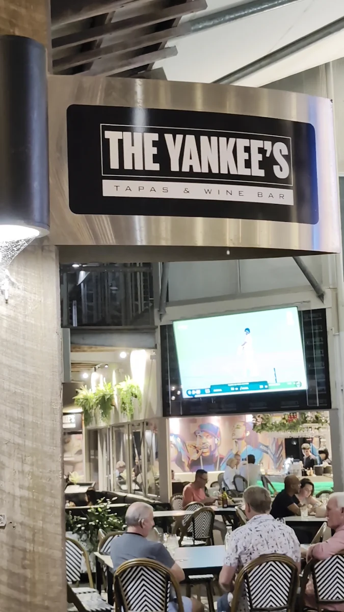 Vibe, The Yankees Restaurant and Bar - Hope Island