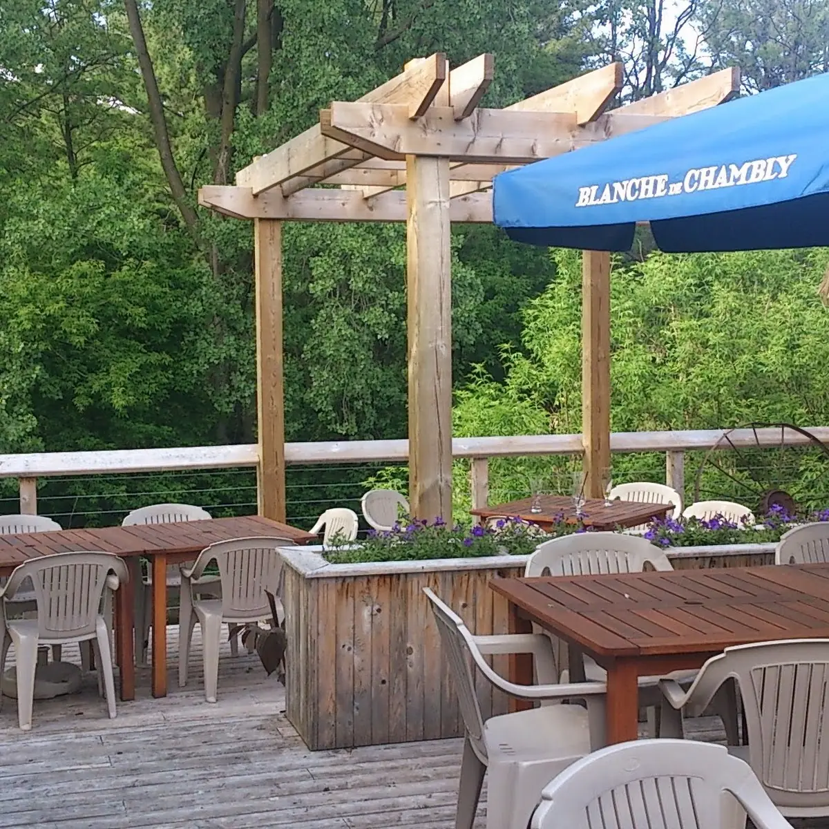 Vibe, Pub Le Belvédère