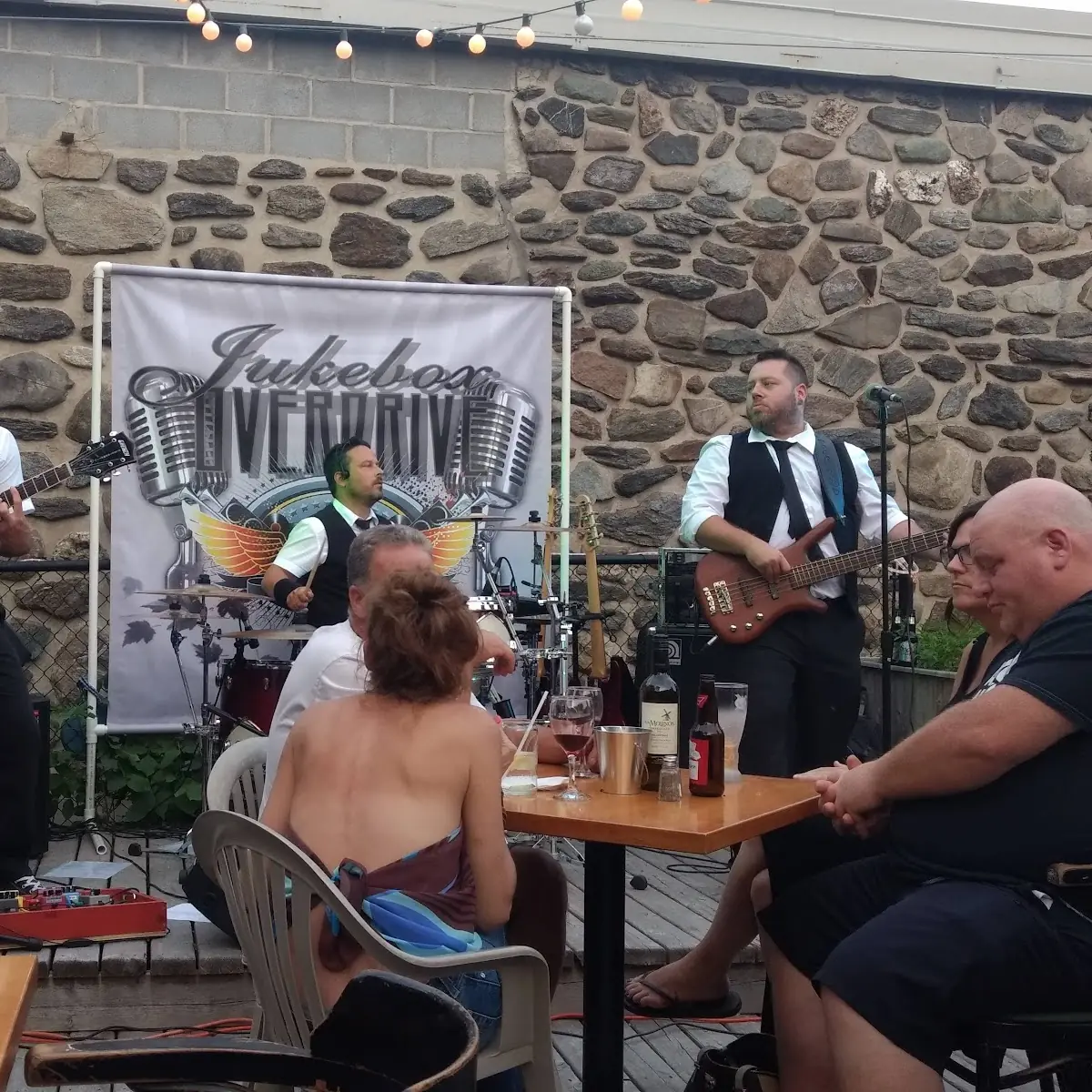 Vibe, Pub Le Belvédère