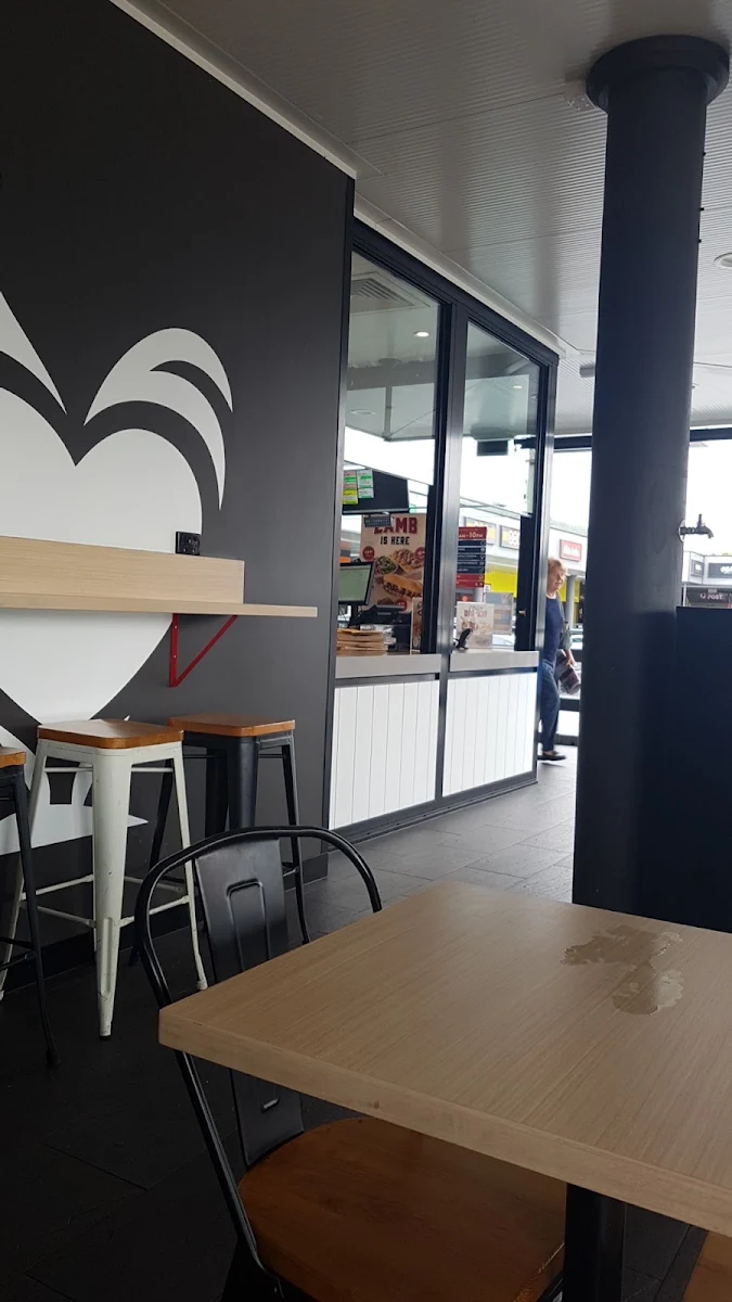 Vibe, Red Rooster Ashgrove West Reggie
