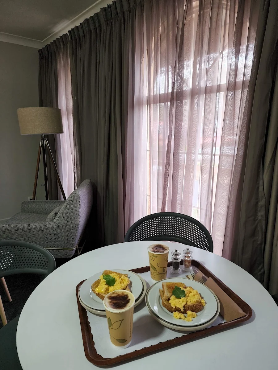 Food & drink, Henry Parkes Motor Inn Parkes