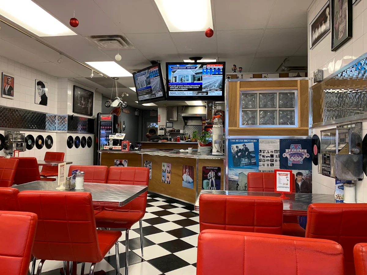 Vibe, Diamond's Grill