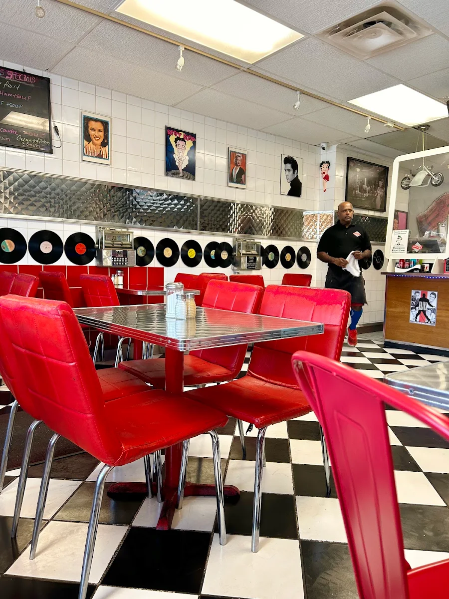 Vibe, Diamond's Grill