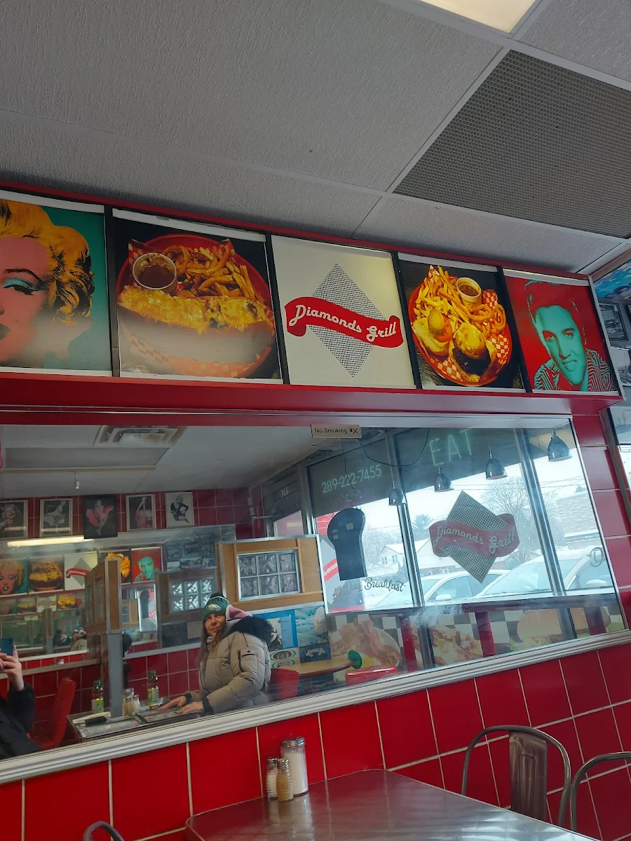 Vibe, Diamond's Grill