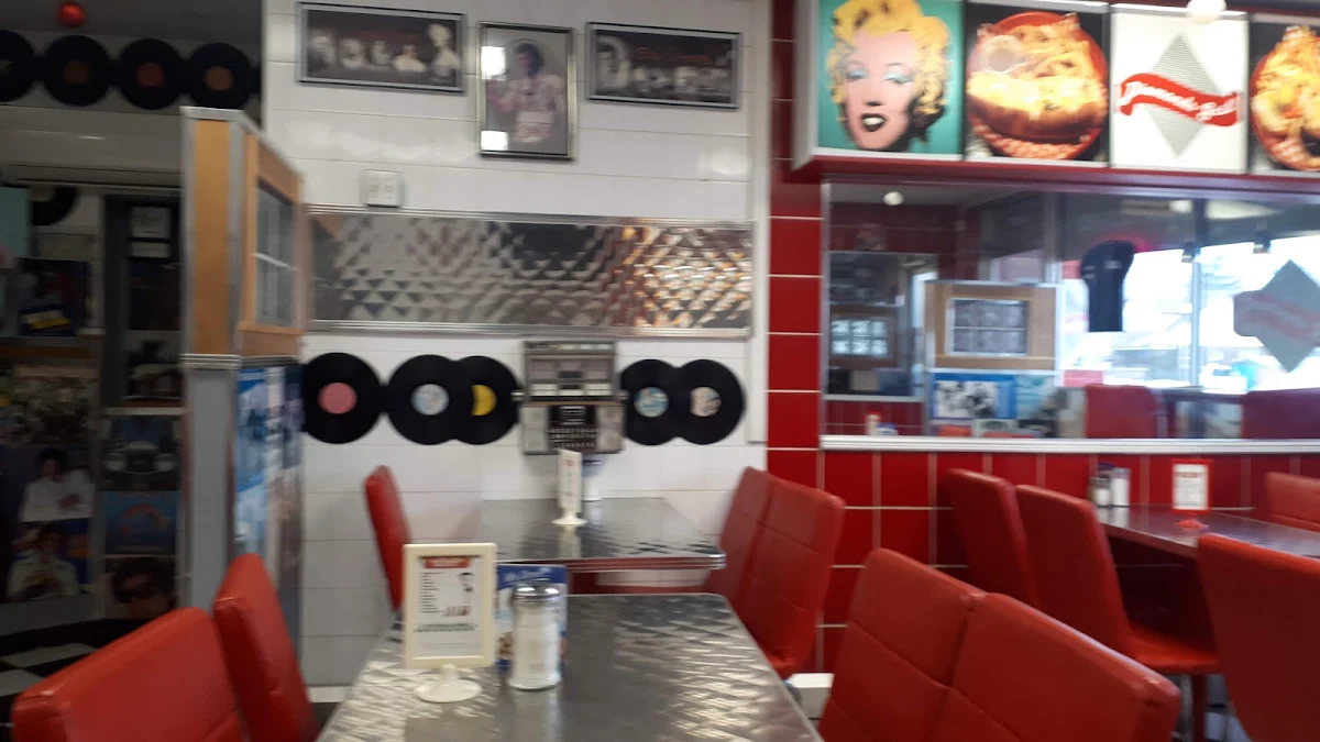 Vibe, Diamond's Grill