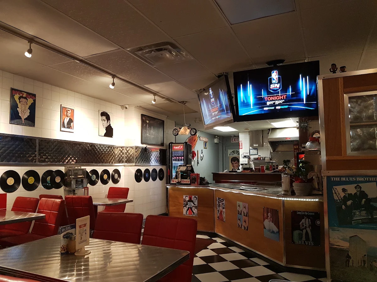 Vibe, Diamond's Grill