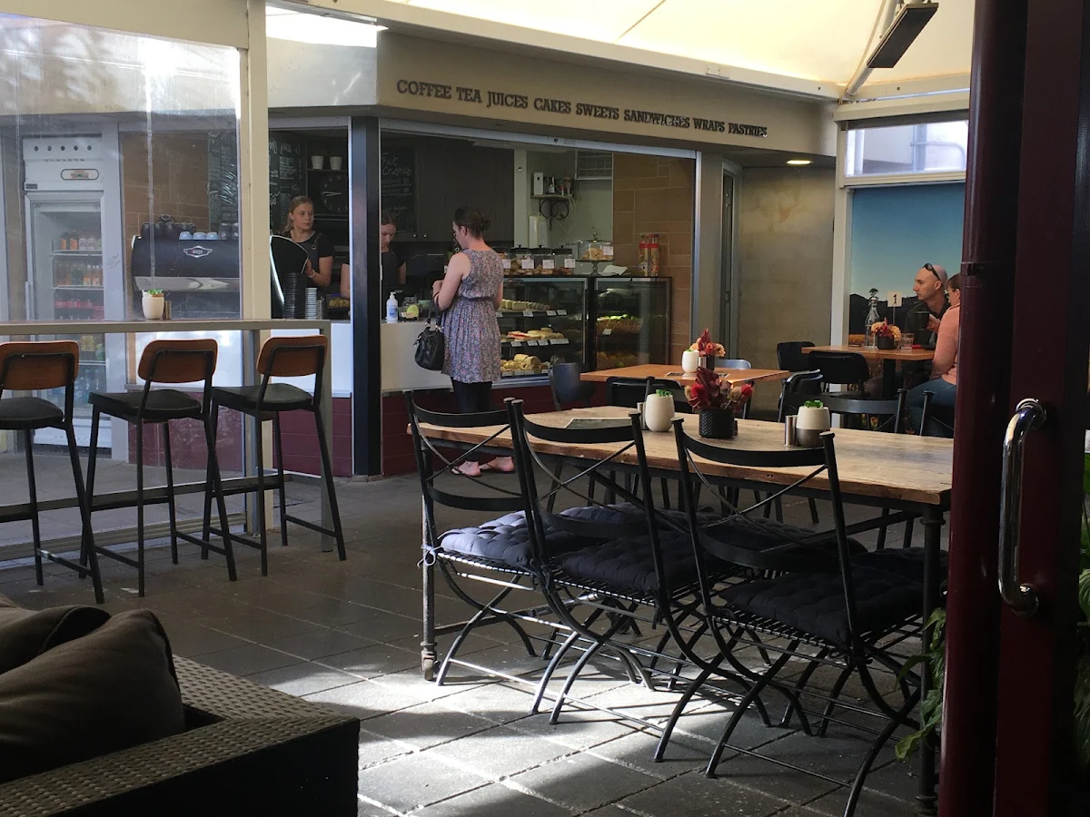 Vibe, Black Bird Coffee House