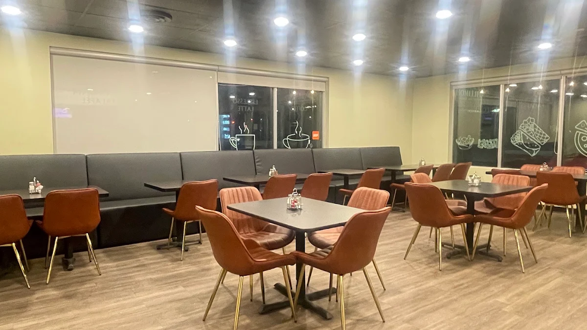Vibe, Aladins Pizzeria & Shawarma Café