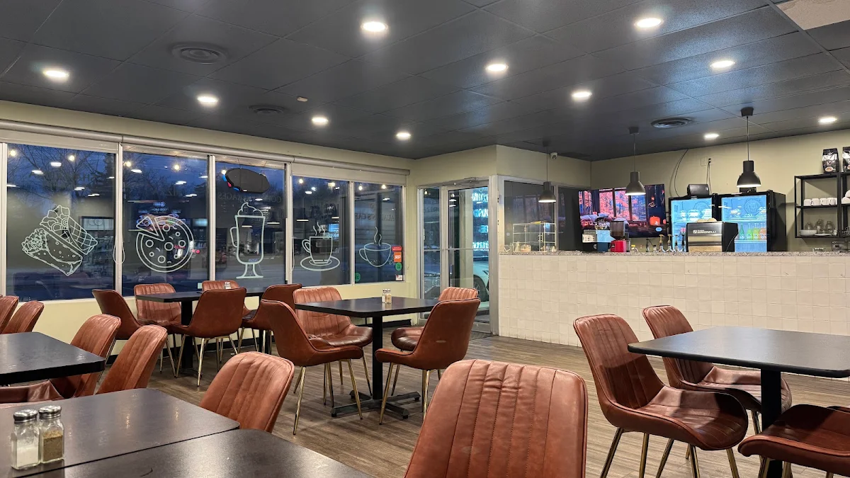 Vibe, Aladins Pizzeria & Shawarma Café