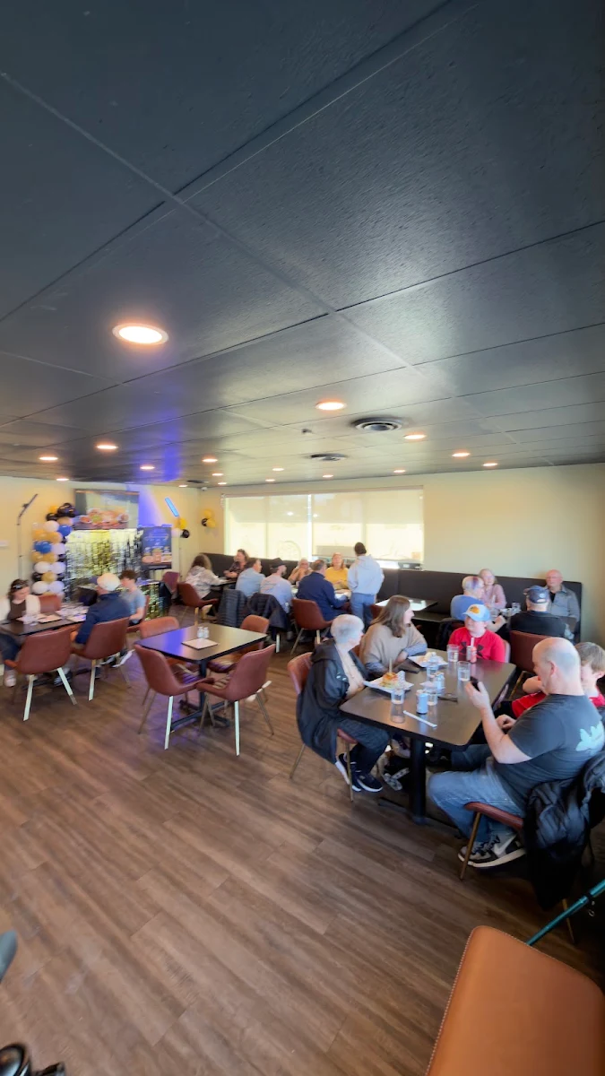 Vibe, Aladins Pizzeria & Shawarma Café