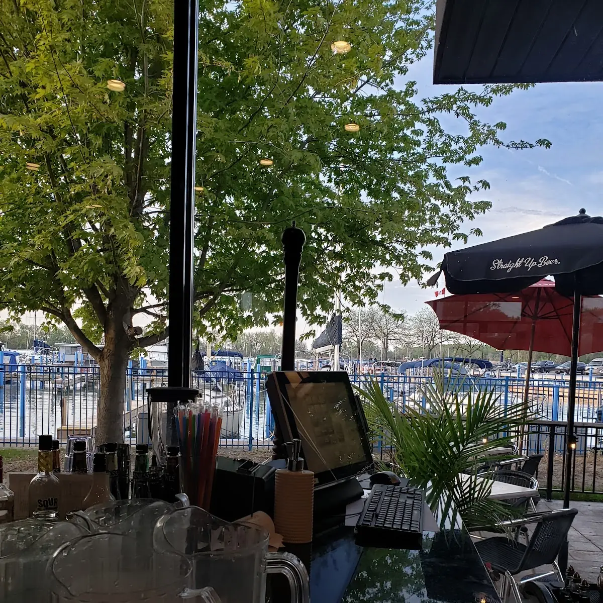 Vibe, Armando's Pizza - Riverside Dr E