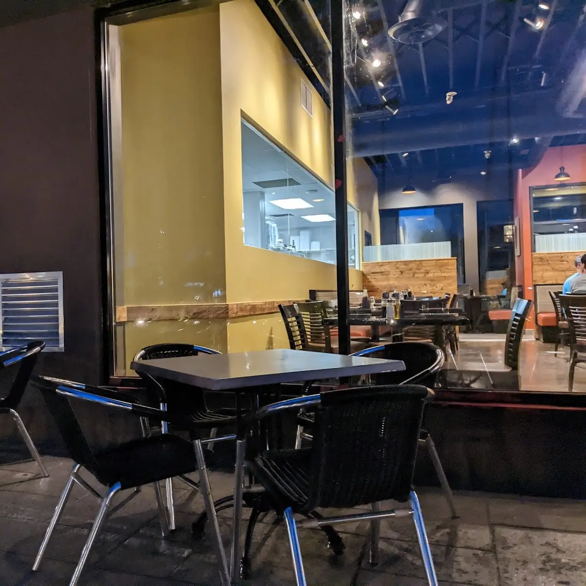 Vibe, Armando's Pizza - Riverside Dr E