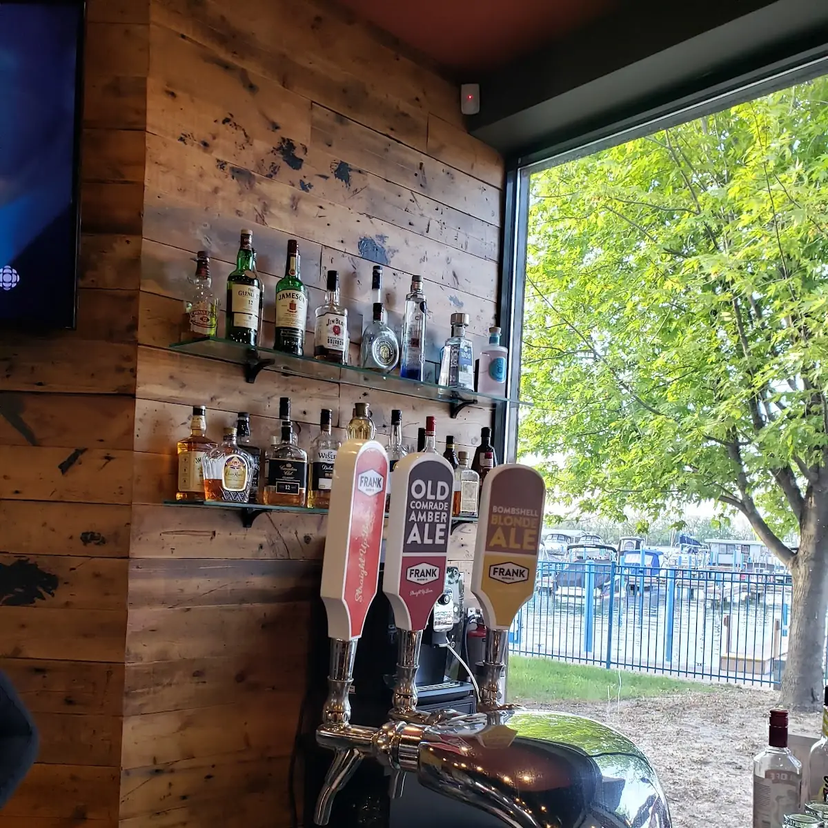 Vibe, Armando's Pizza - Riverside Dr E