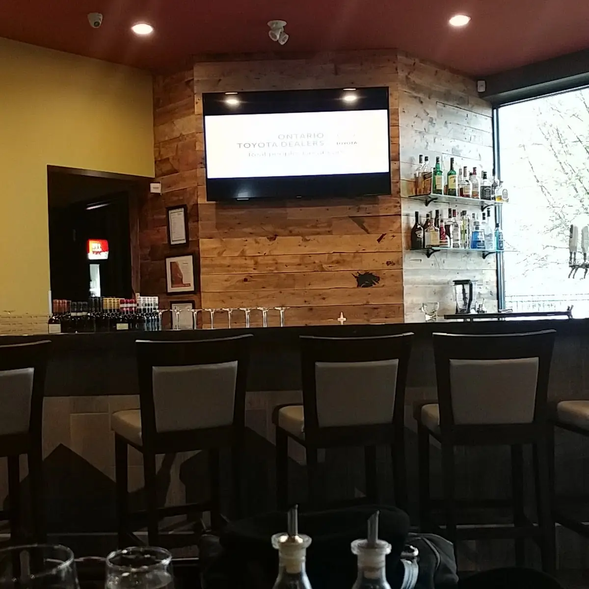 Vibe, Armando's Pizza - Riverside Dr E