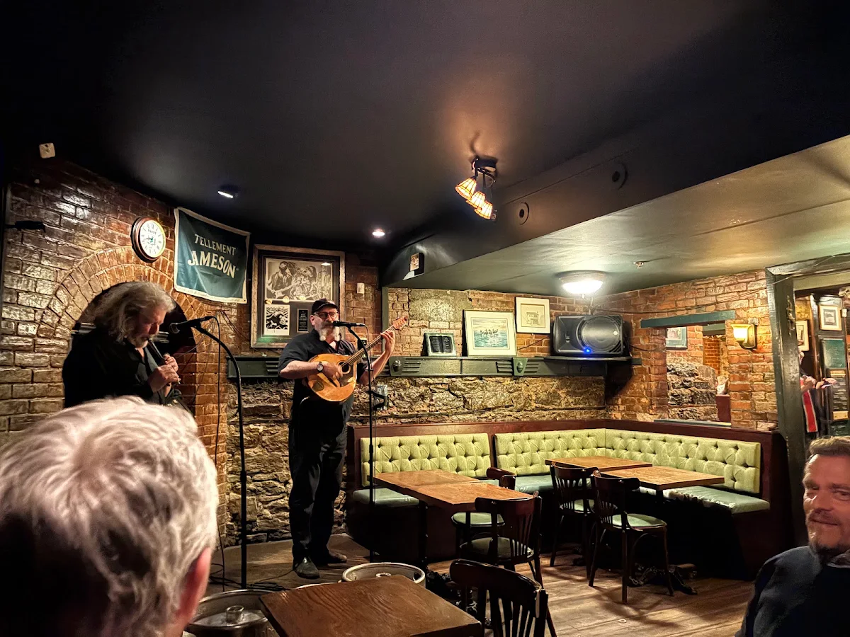 Hurley's Irish Pub cover