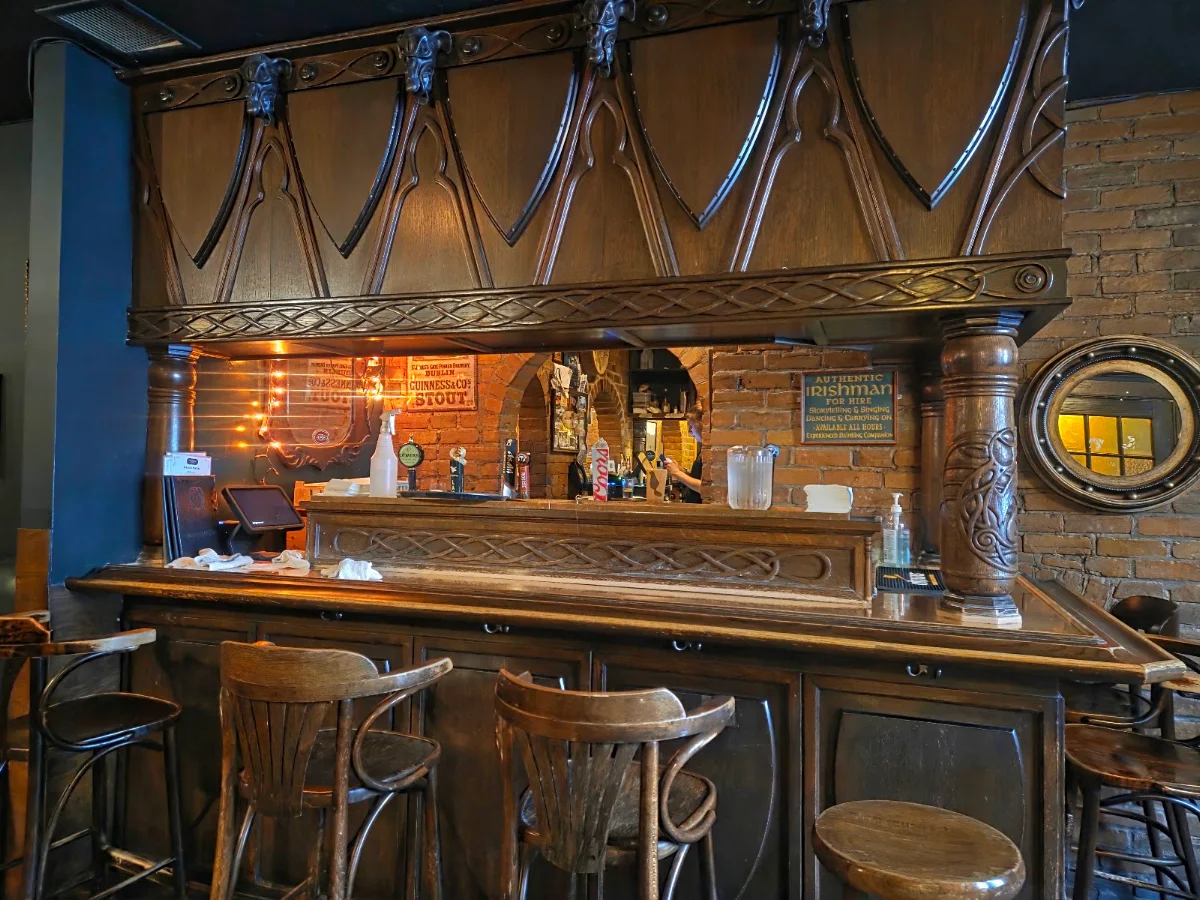 Vibe, Hurley's Irish Pub