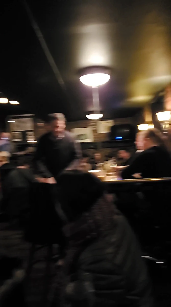 Vibe, Hurley's Irish Pub
