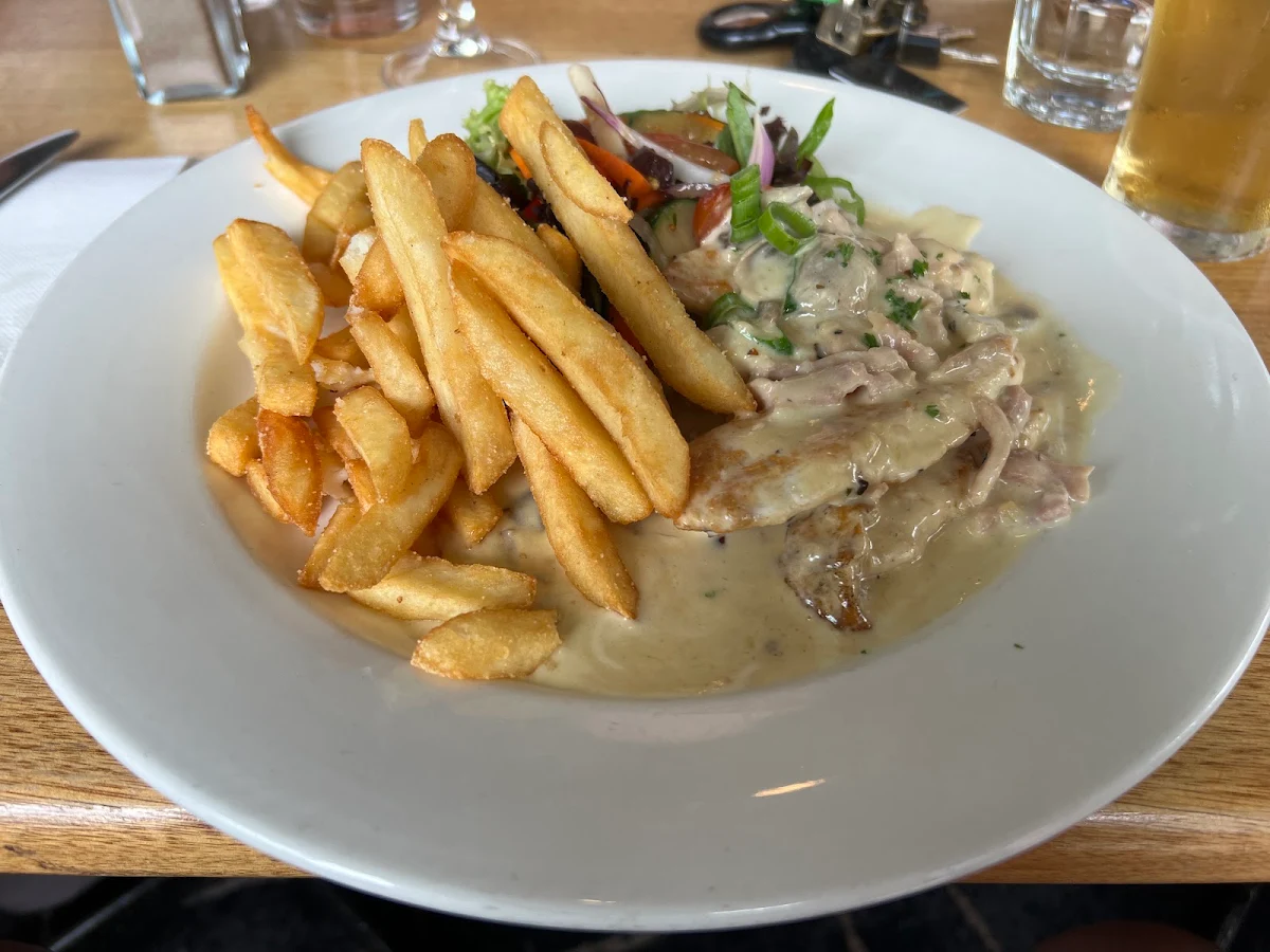 Food & drink, Cape Tavern