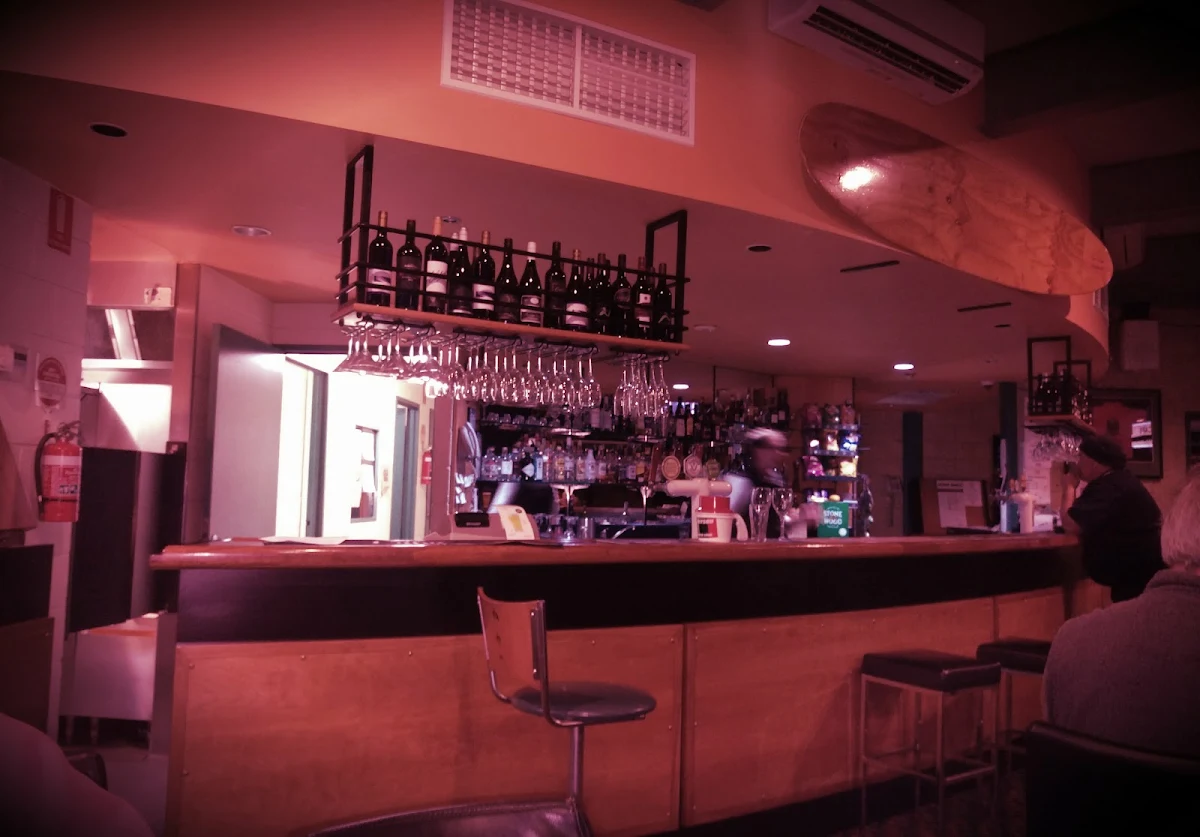 Vibe, Cape Tavern