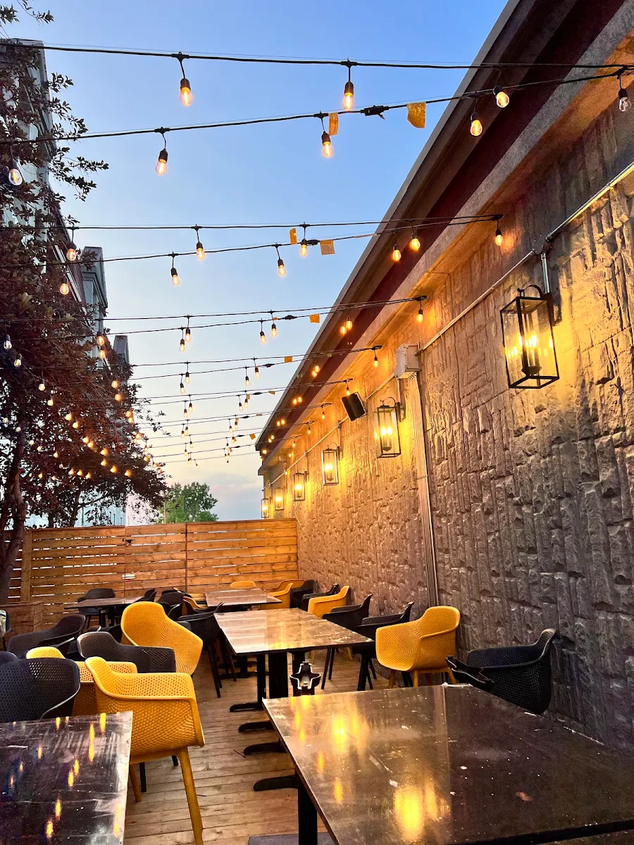 Vibe, Butt Karahi Restaurant & Banquet Hall