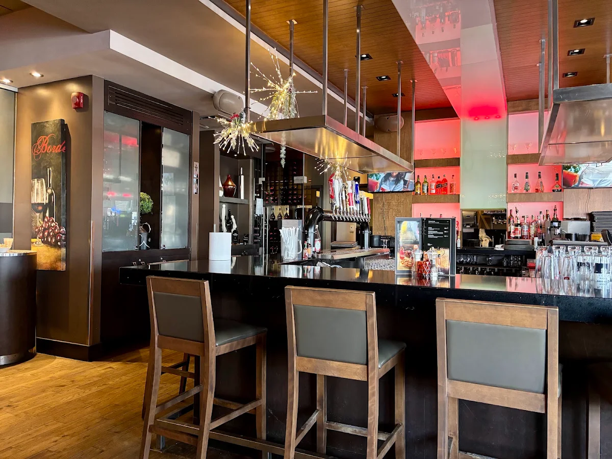 Vibe, Rôtisserie St-Hubert