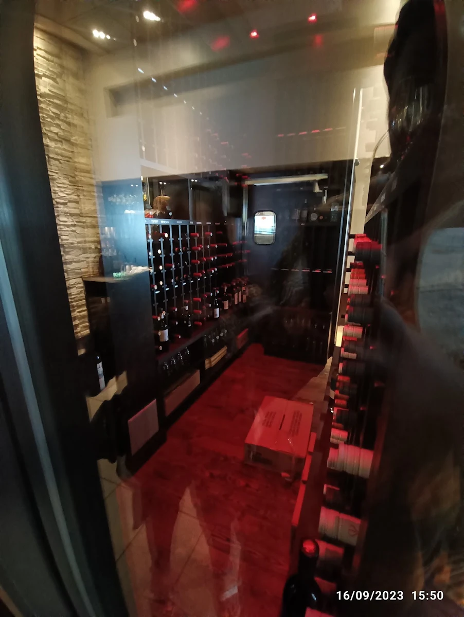 Vibe, Rôtisserie St-Hubert