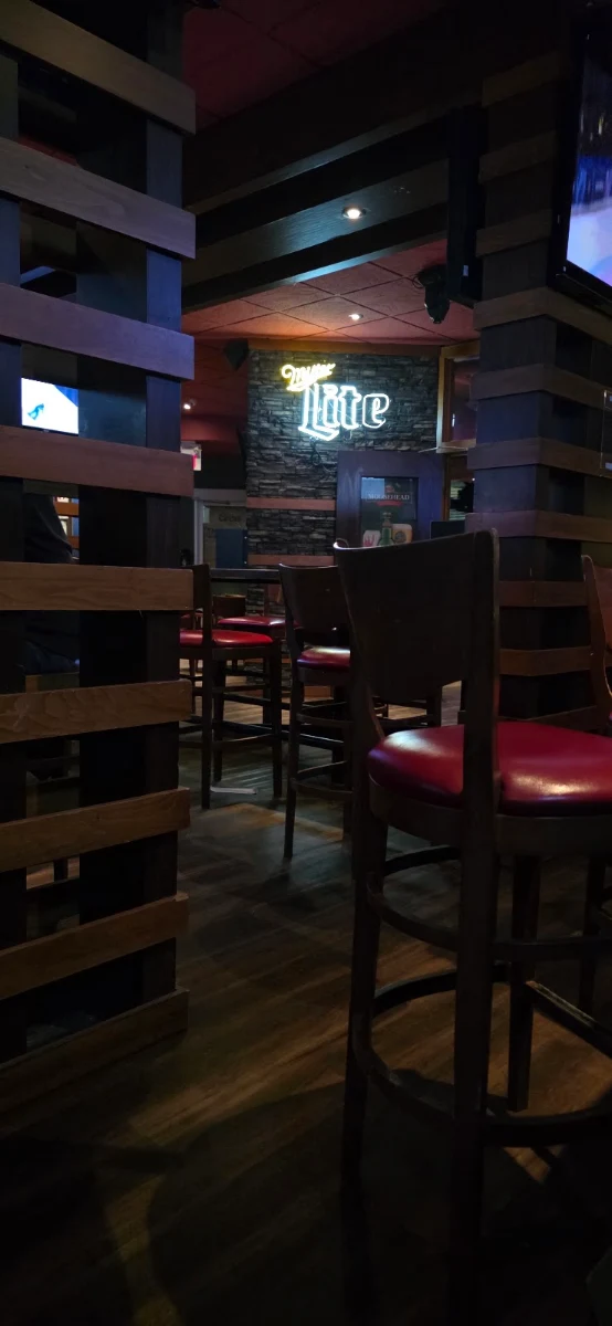 Vibe, Hat Tricks Sports Bar and Grill