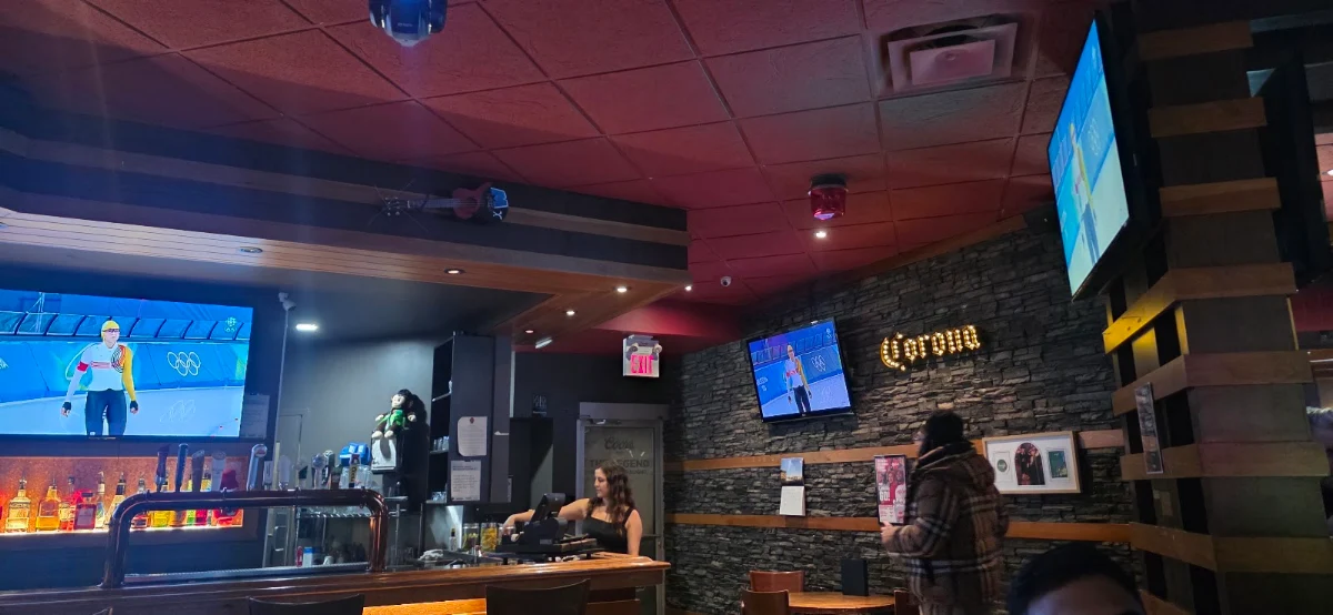 Vibe, Hat Tricks Sports Bar and Grill