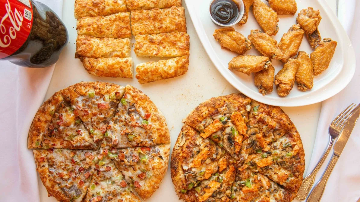 Food & drink, Canadian Pizza& Fritou