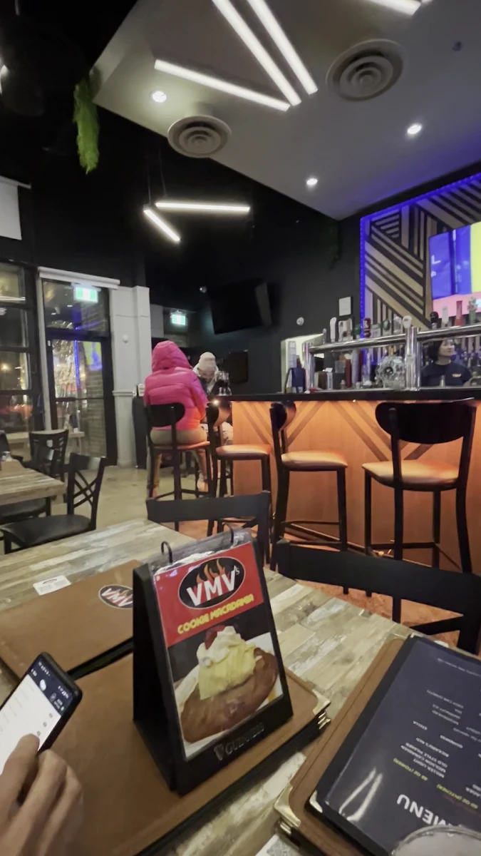 Food & drink, VMV's Bar & Grill