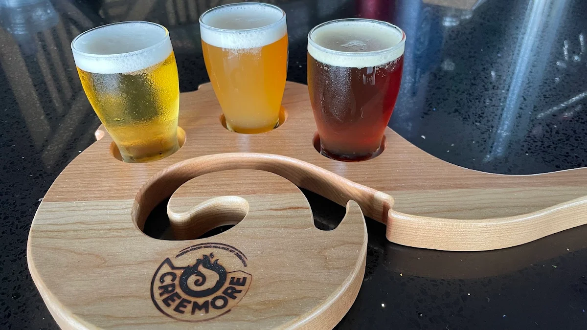 Food & drink, VMV's Bar & Grill