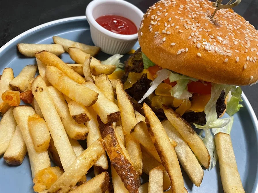 Food & drink, VMV's Bar & Grill