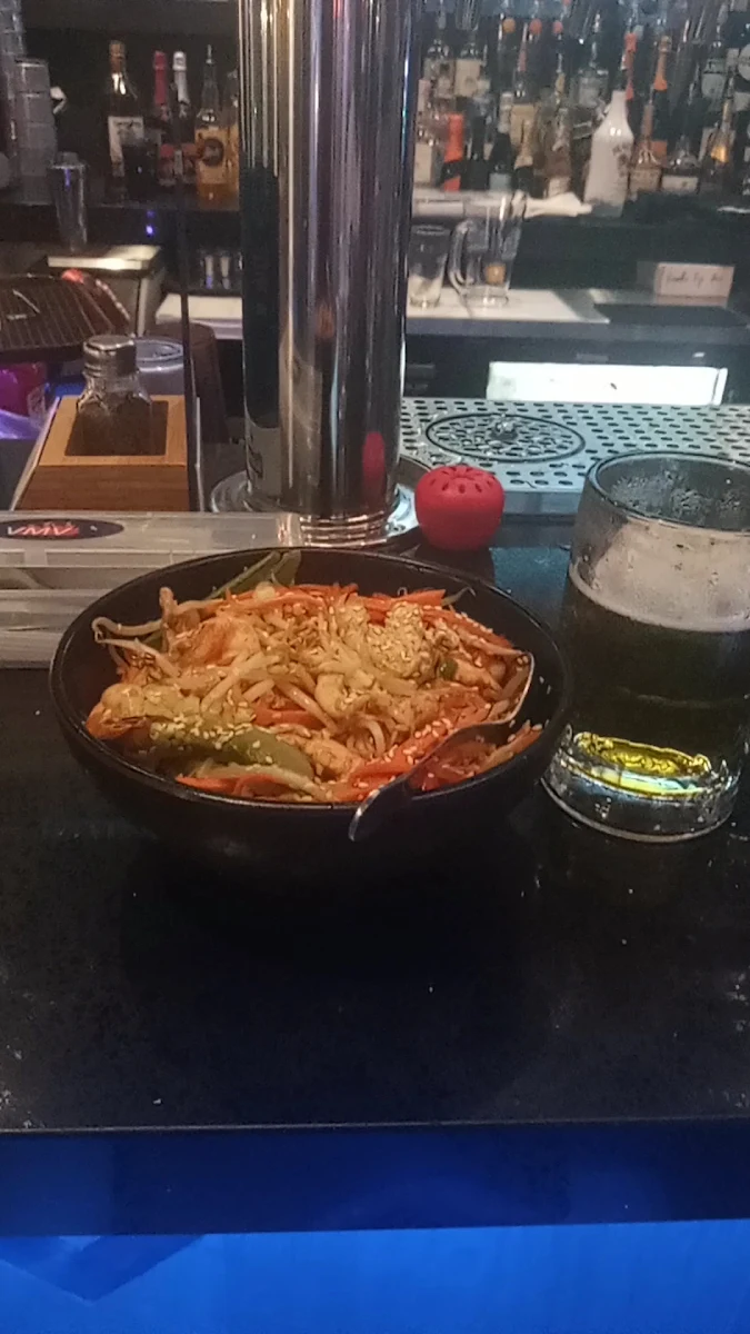 Food & drink, VMV's Bar & Grill