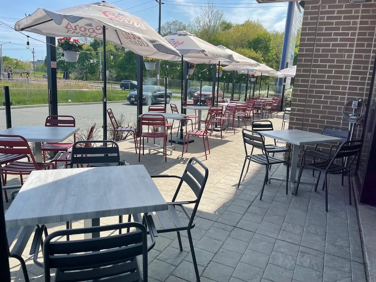 Vibe, VMV's Bar & Grill