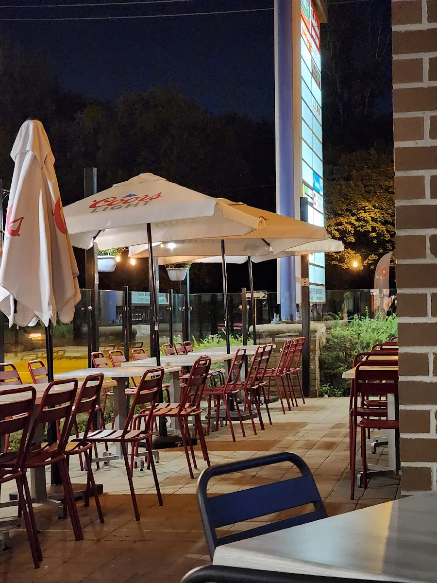 Vibe, VMV's Bar & Grill