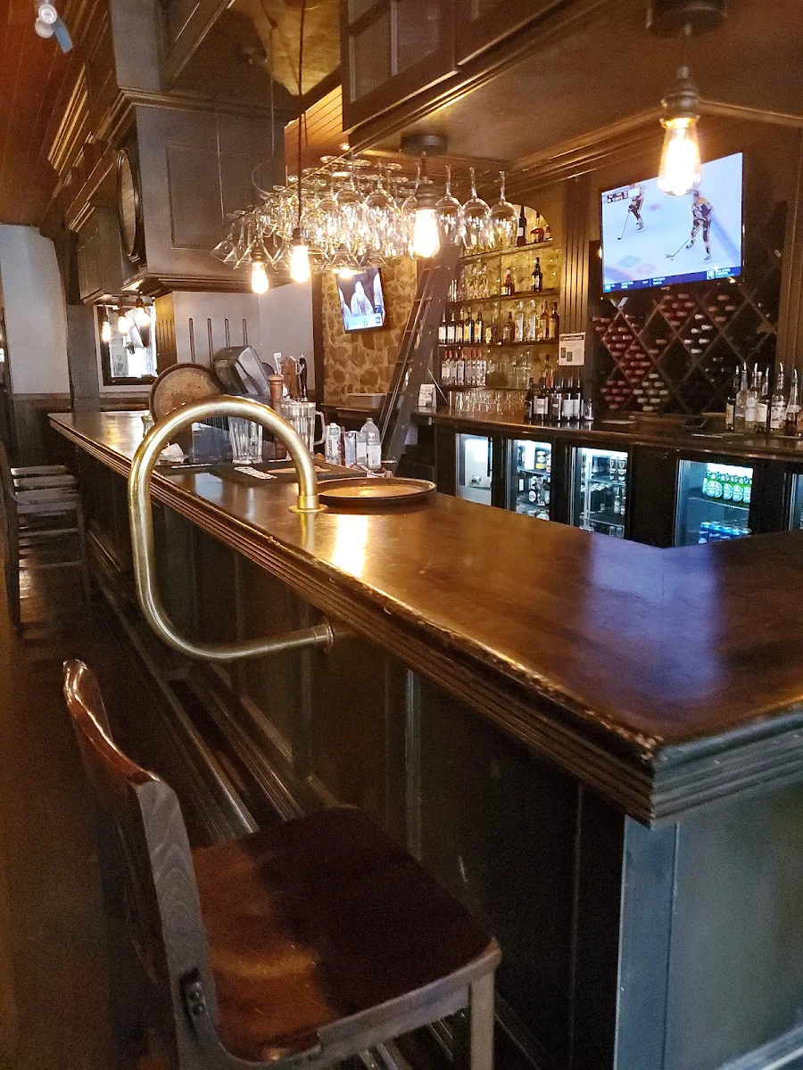 Vibe, Jackson's Hole & Grill