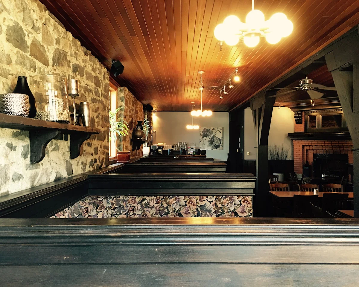 Vibe, Jackson's Hole & Grill