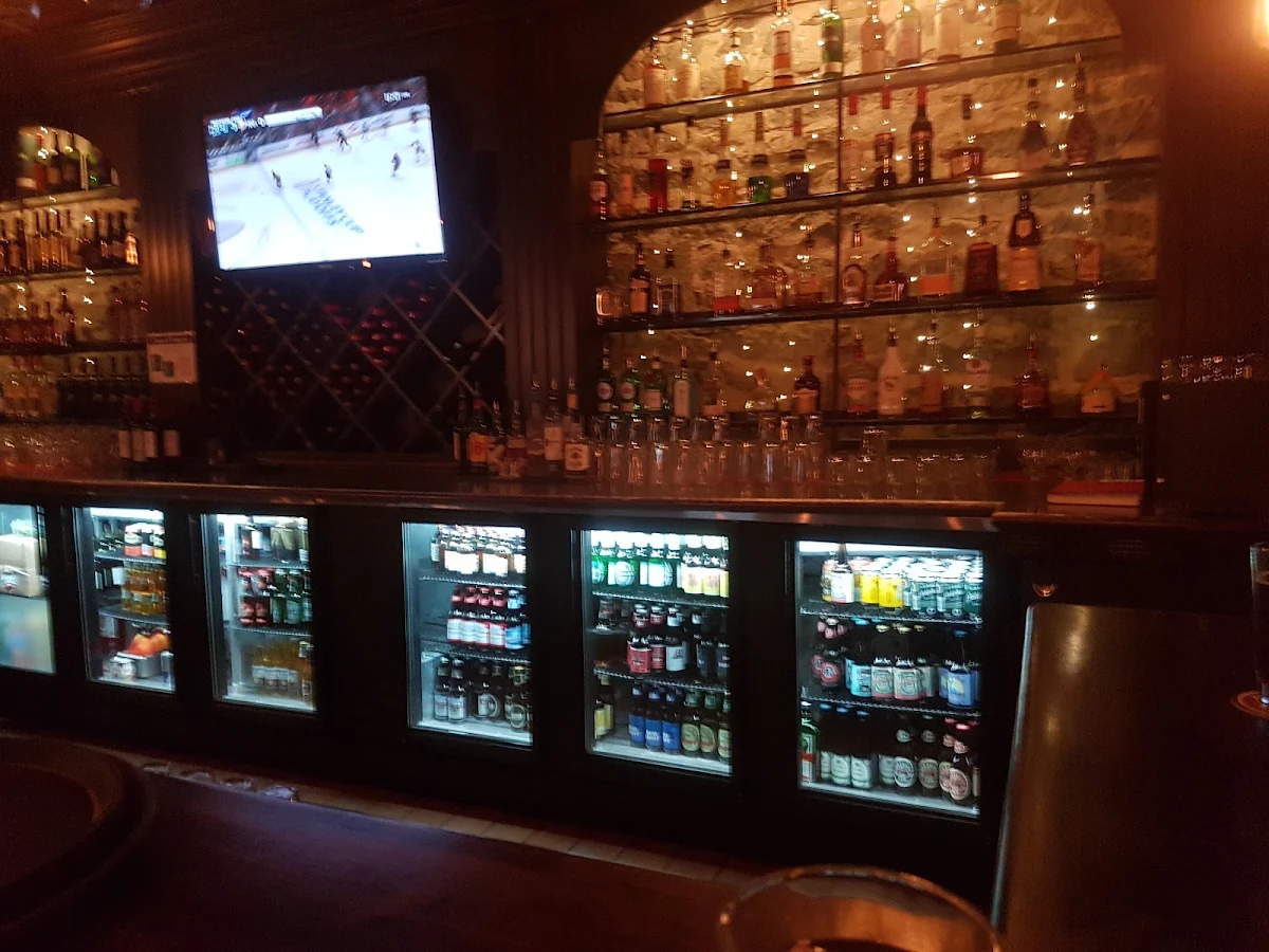 Vibe, Jackson's Hole & Grill