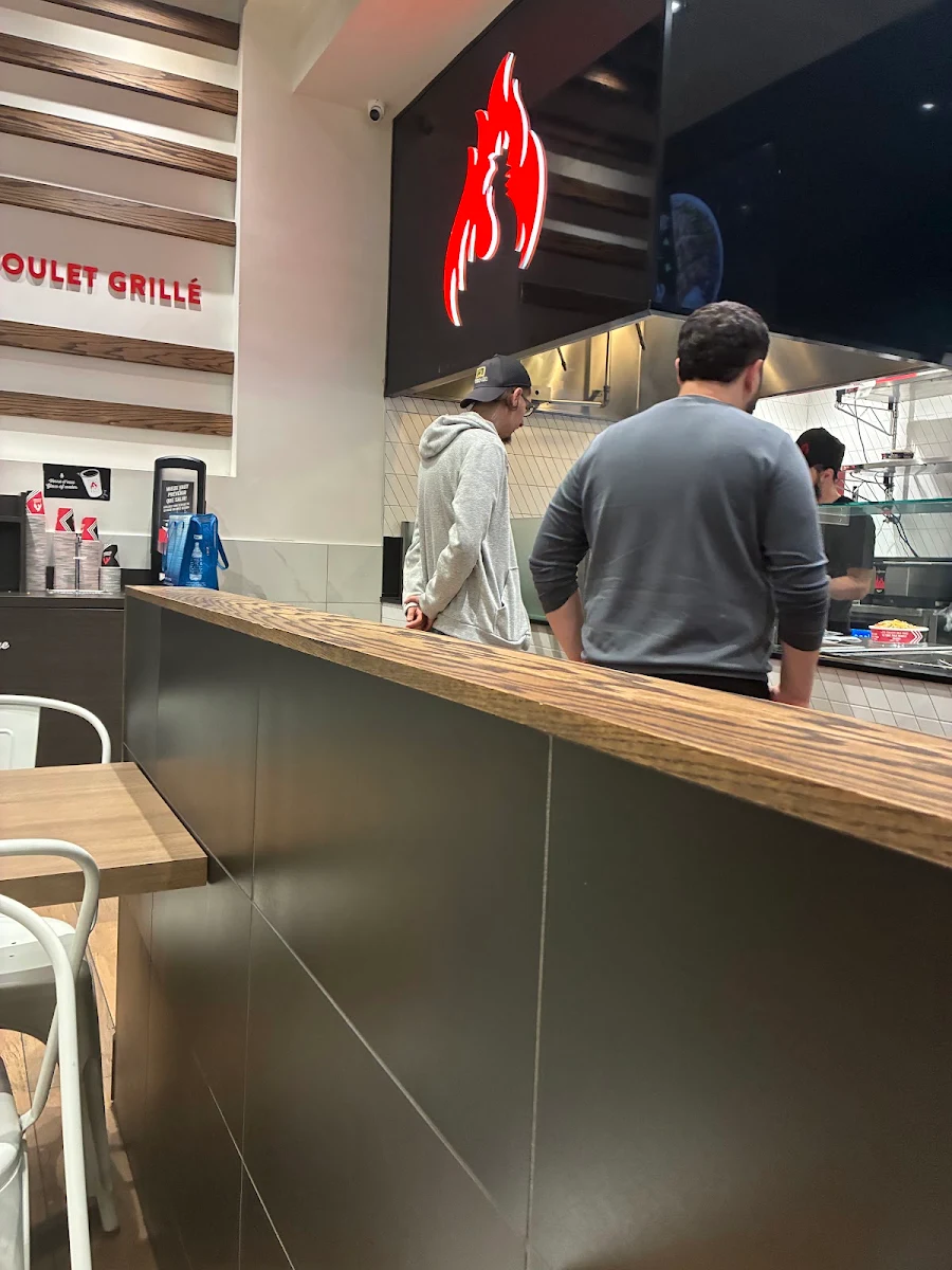 Vibe, Poulet Rouge