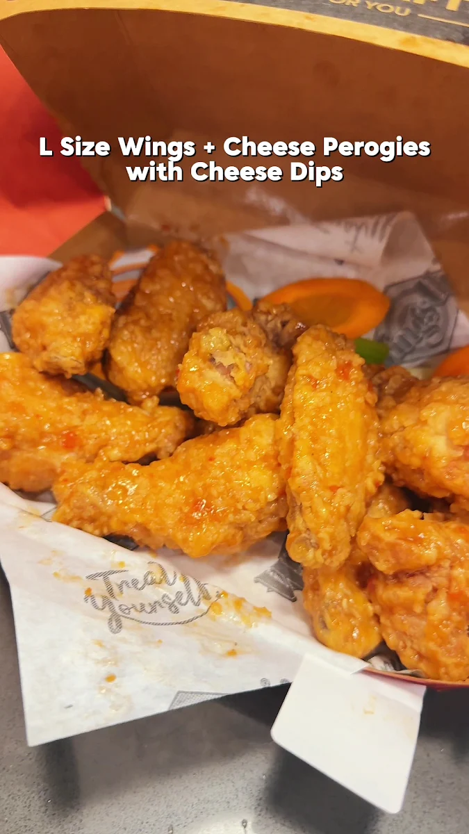 Food & drink, WingsUp! Calgary - Macleod