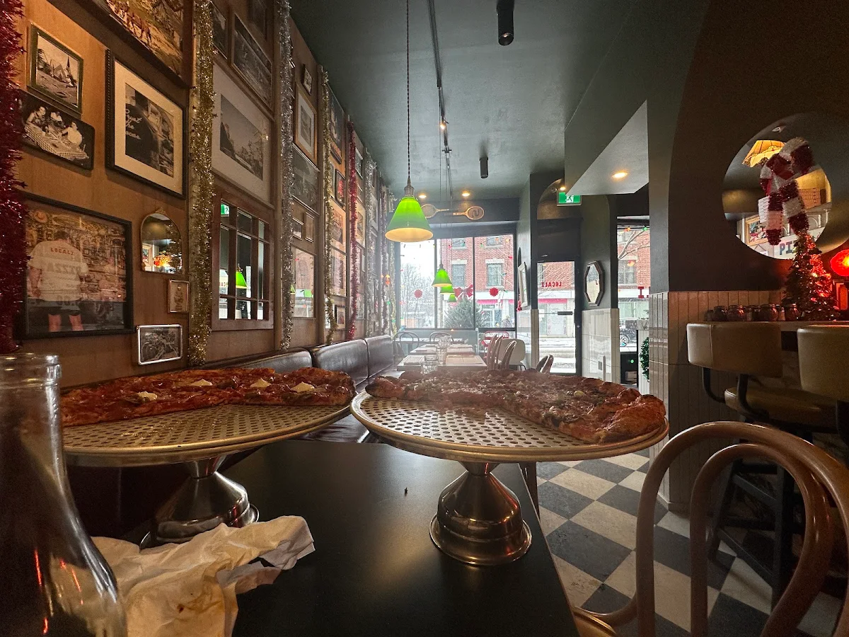 Vibe, Pizzeria Locali