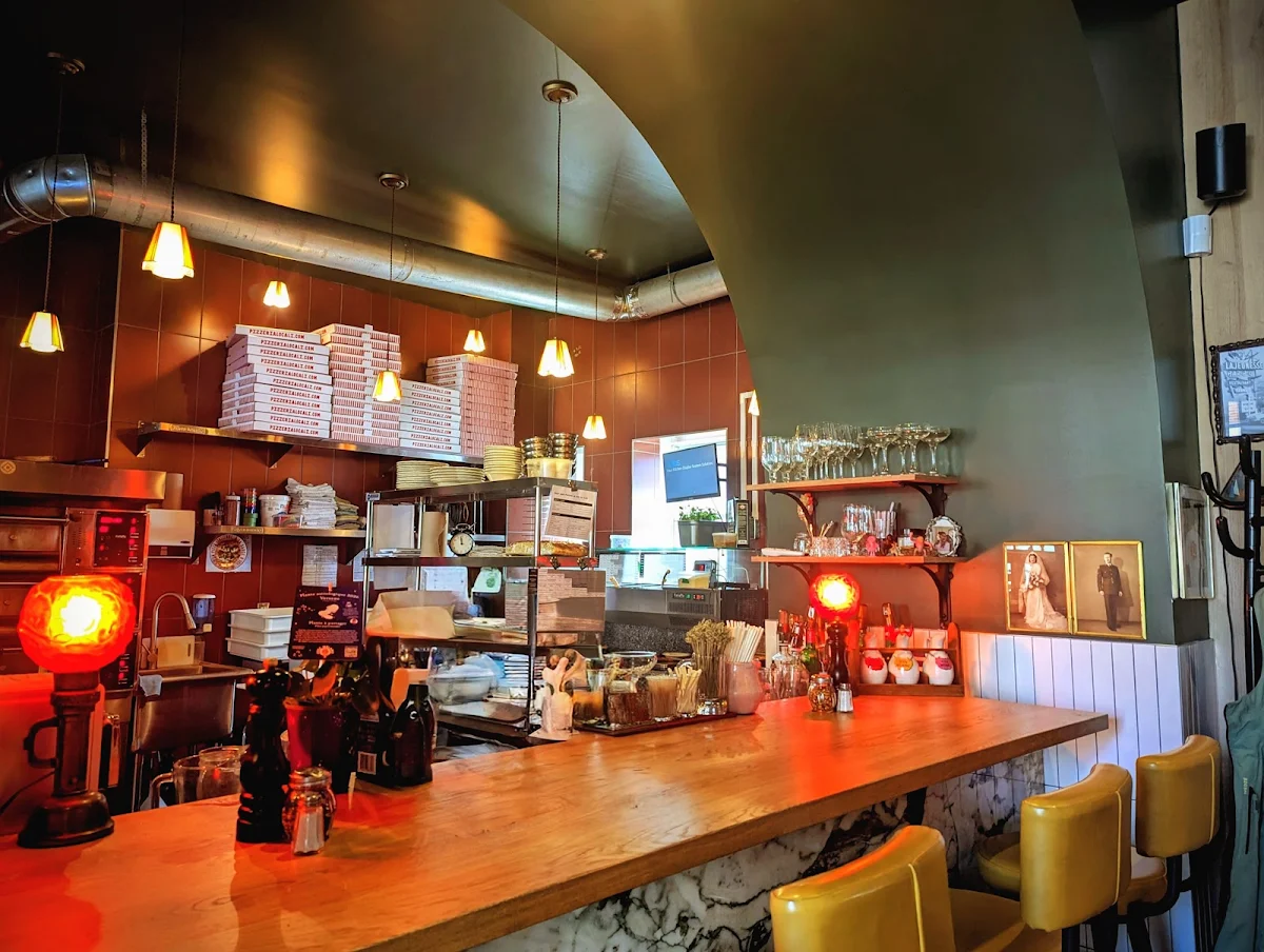 Vibe, Pizzeria Locali
