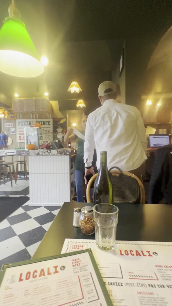 Vibe, Pizzeria Locali