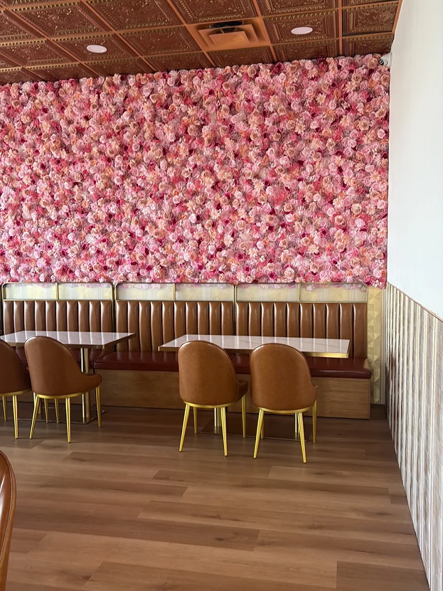 Vibe, Mumbaaayi | Pure Veg Indian Restaurant Calgary